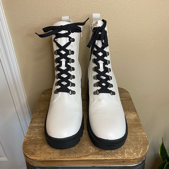 NIB BP Taylor White Leather Chunky Heel Boots - Picture 5 of 11